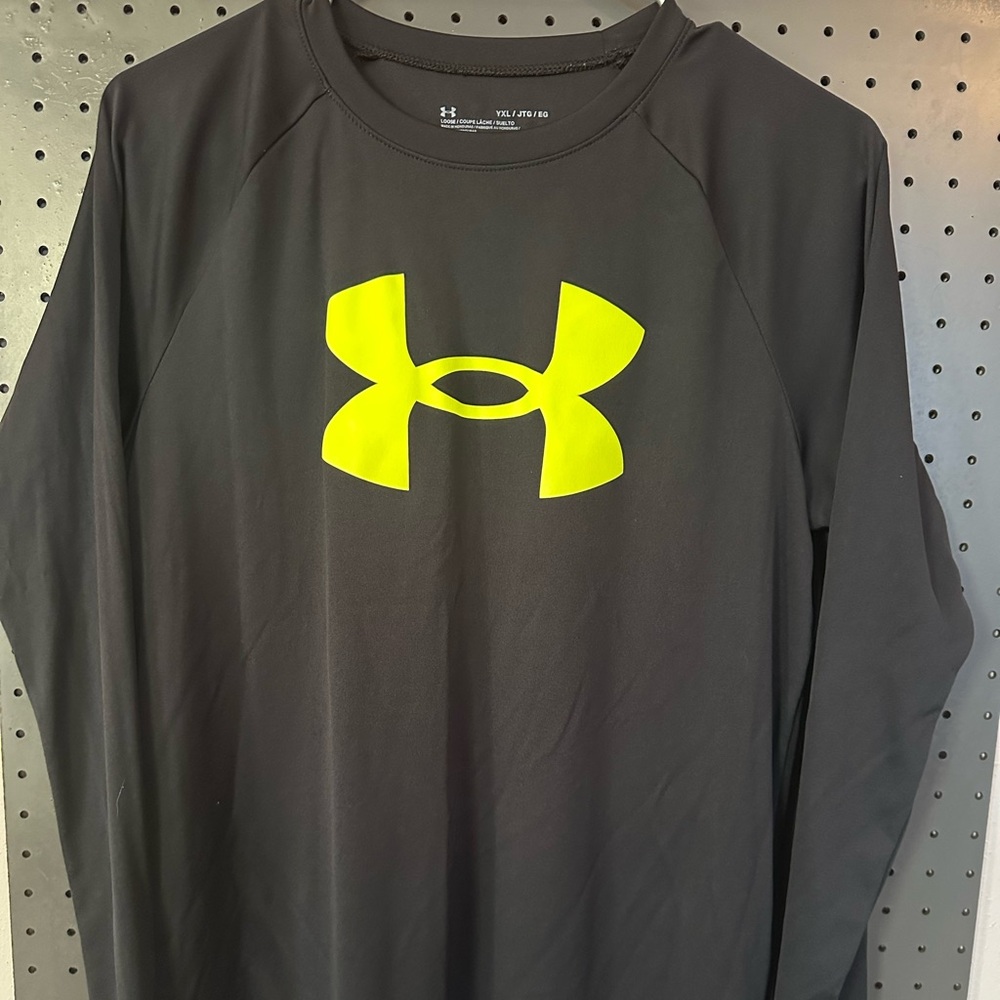 Long sleeve Under Armor shirt